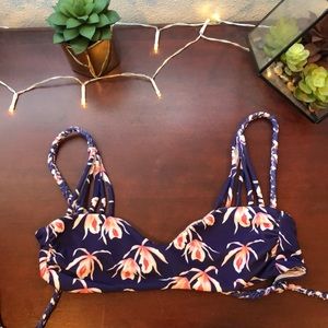 acacia krobokan top in blue island orchid